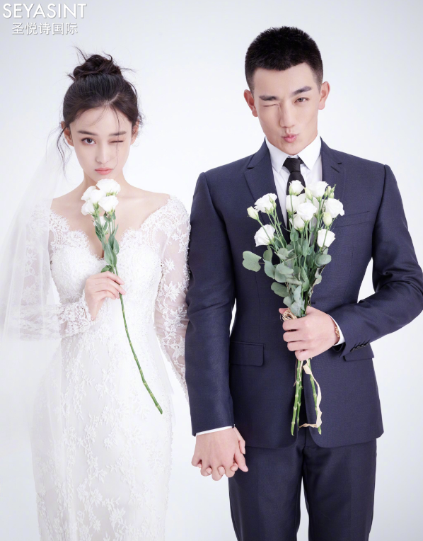  張馨予淡妝現(xiàn)身大婚現(xiàn)場(chǎng)，輕熟齡肌膚保養(yǎng)超美