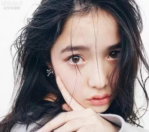 手殘黨有救了，3秒就能完成的妝容，快學(xué)起來